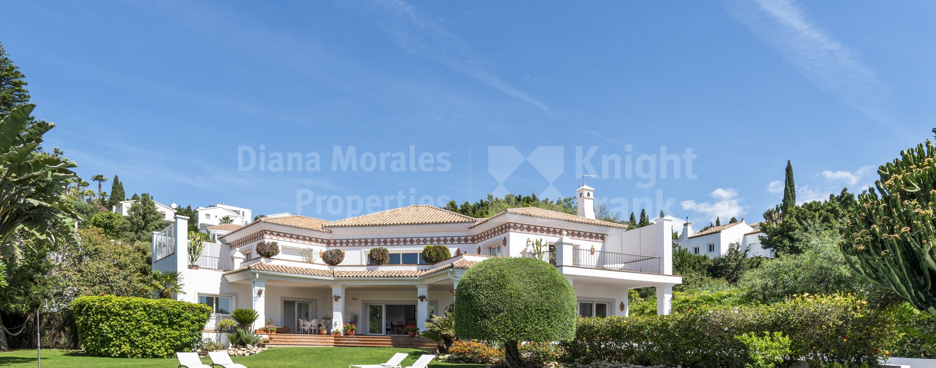 Paraiso Alto, Spacious six-bedroom villa with large pool, sea views and private well
