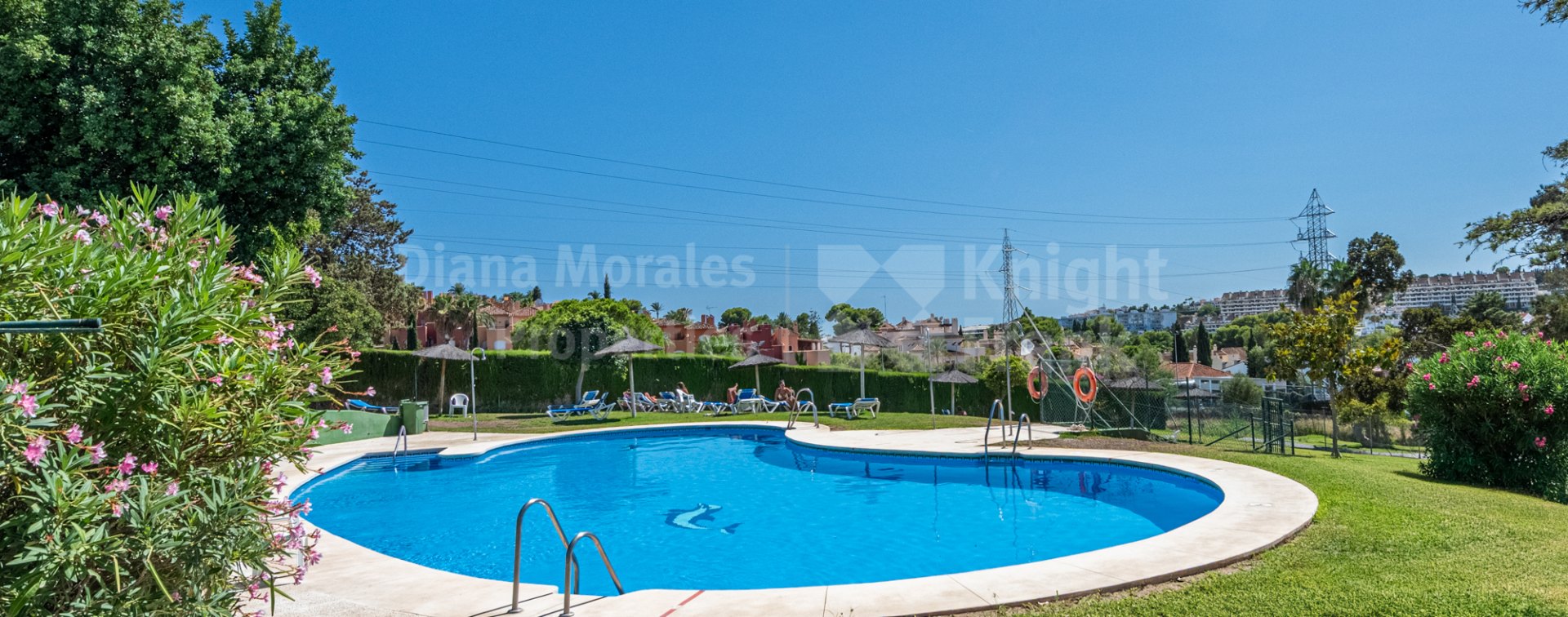 Apartamento de 2 dormitorios en séptima planta en Torres de Aloha
