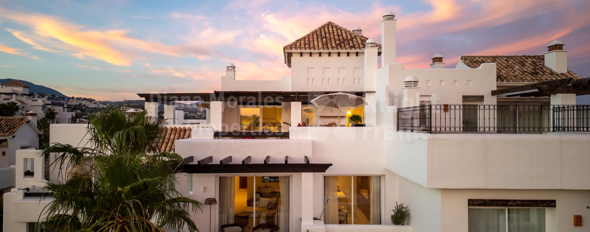 Elegante ático dúplex de tres dormitorios en Lomas del Marqués, Benahavís