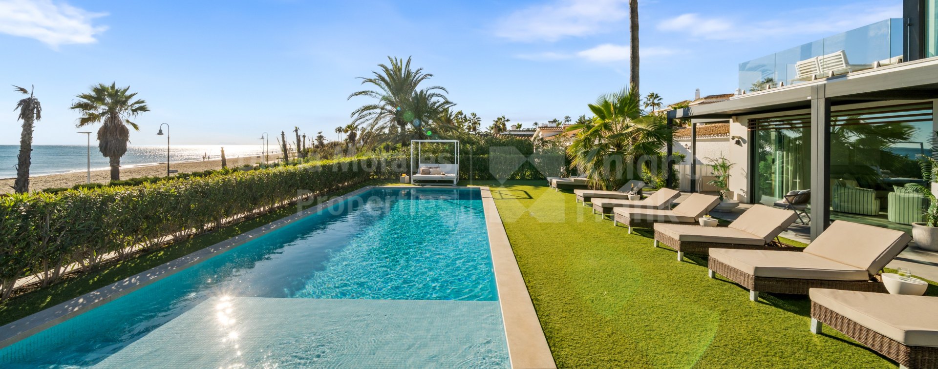 El Saladillo, Villa de alta calidad en primera línea de playa