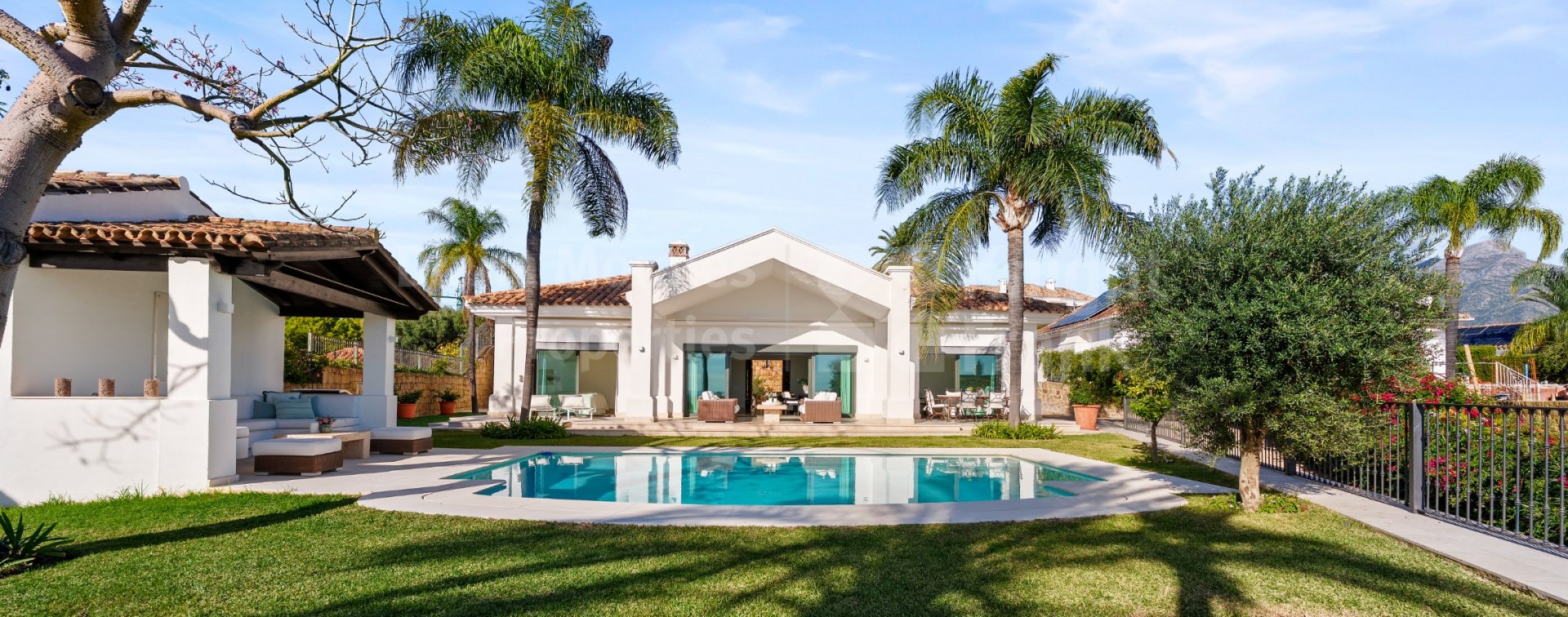 Вилла La Perla, прекрасный дом в закрытом поселке Haza del Conde, Новая Андалусия