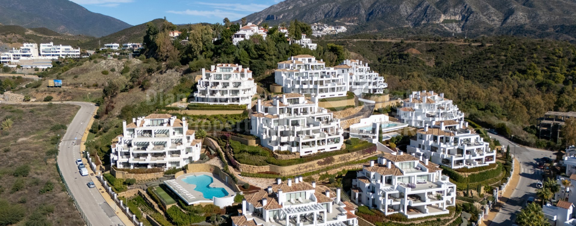 9 Lions Residences, Nine Lions 331, elegante Maisonette-Wohnung in Nueva Andalucía in einer luxuriösen Wohnanlage