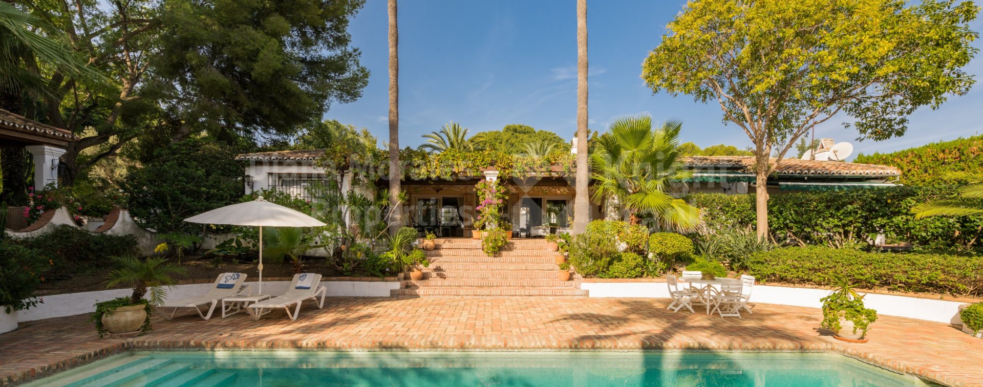 Бенахавис, Cortijo del Taraje, деревенская элегантность в уникальной природной среде с видом на озеро