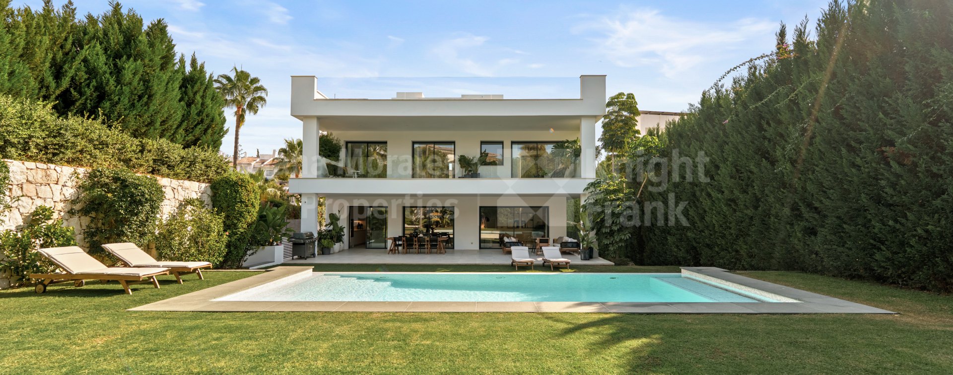Puerto Banus, Villa Jardín, una casa luminosa y bien conectada