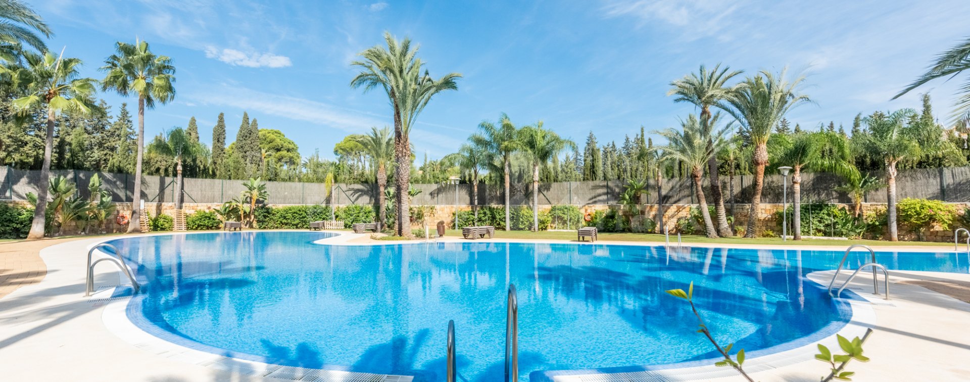 Medina de Banús, Апартаменты на первом этаже в Медина де Банус