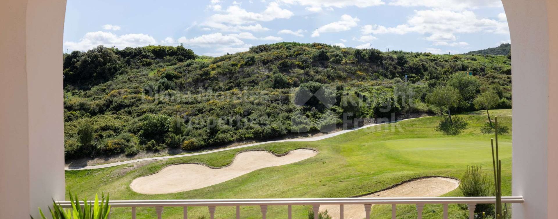 Estepona West, Completely renovated 3-bedroom townhouse in a frontline golf setting