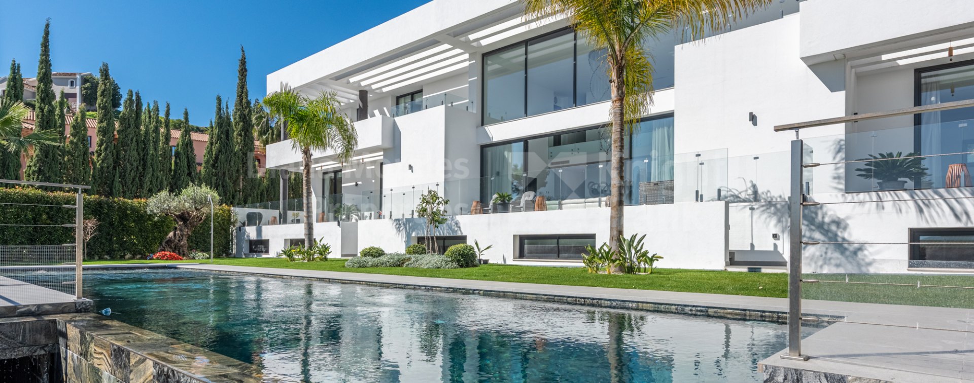 Villa mit Berg- und Meerblick in El Paraiso Alto