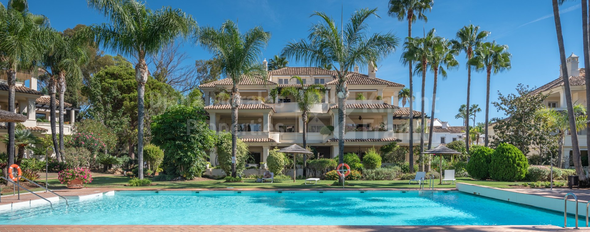 Las Alamandas, Luxury duplex penthouse in the heart of the Golf Valley