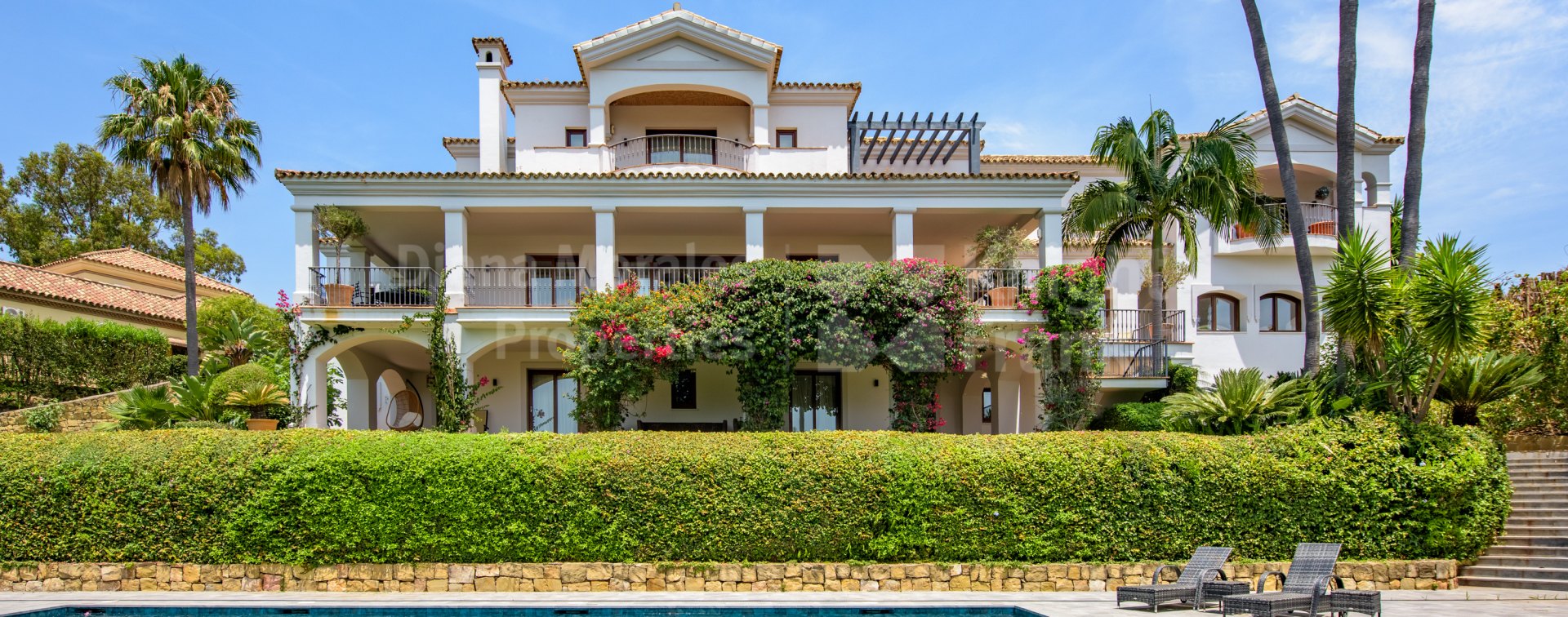 Sotogrande Alto, Классическая вилла на первой линии гольф-поля в Сотогранде