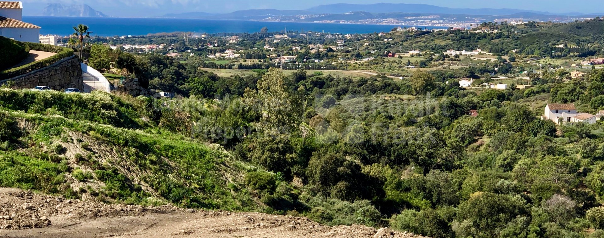 La Panera, Plot with sea and mountain views next to Estepona town
