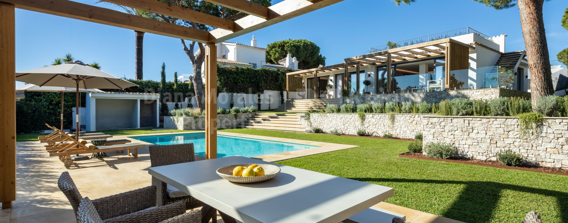 Nagelneue 4-Schlafzimmer-Villa in Elviria