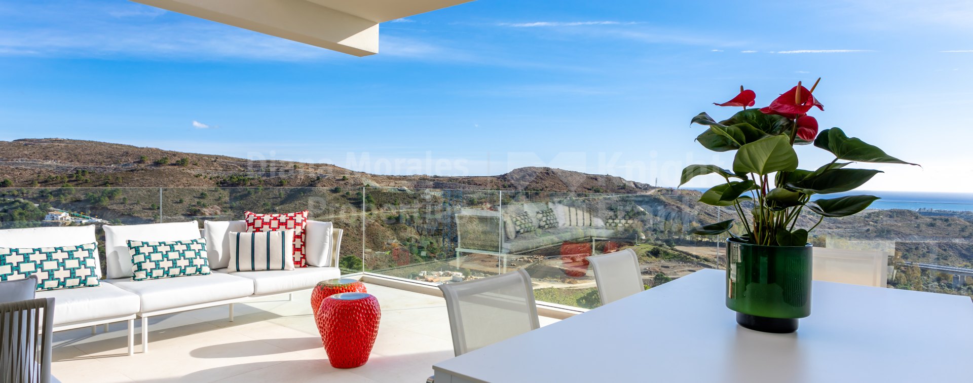 Marbella Club Hills, Large 2-bedroom southwest facing apartment next to Marbella Club Resort