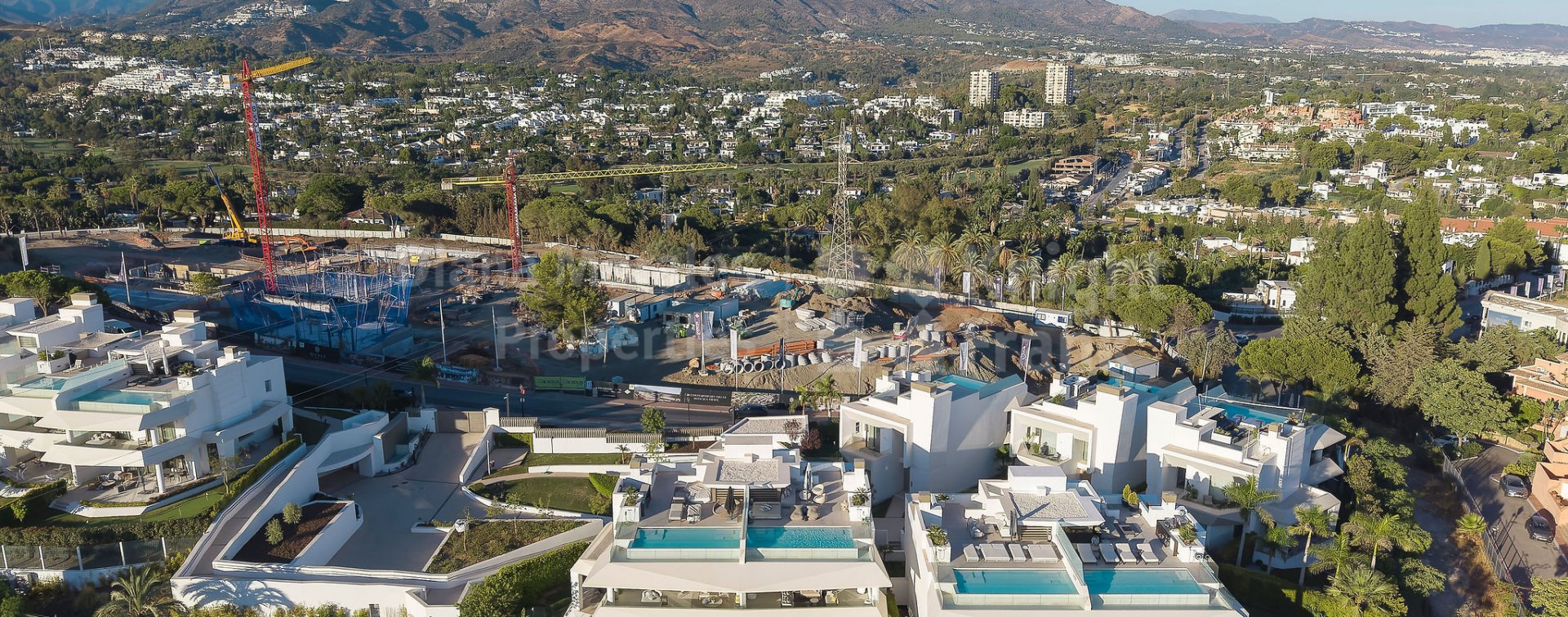 Celeste Marbella, Villa Six, adosado contemporáneo con vistas panorámicas en Nueva Andalucía