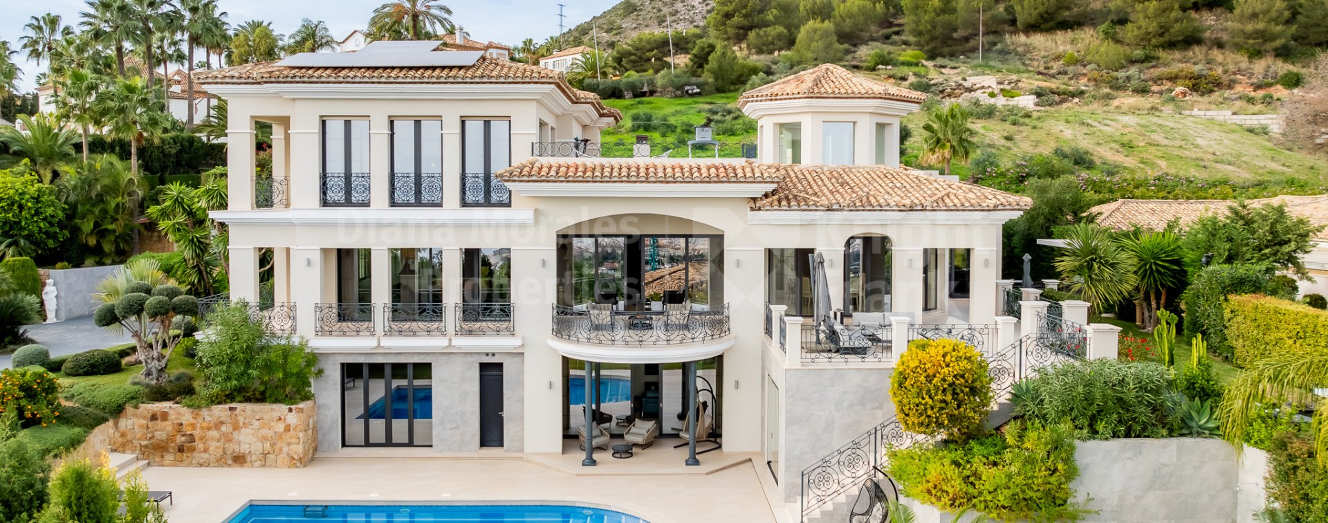 Villa Paradiso, classic elegance with sea views in Sierra Blanca