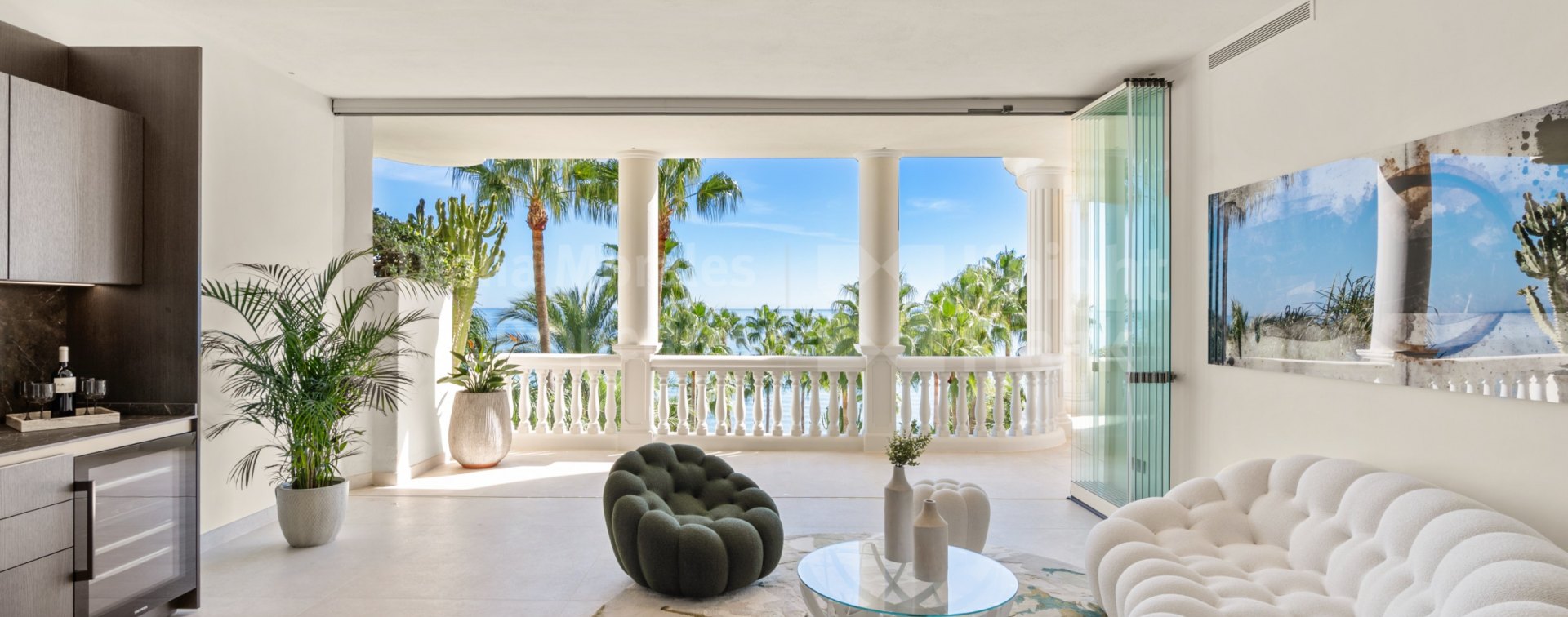 Luxury beachfront apartment in Las Dunas Park