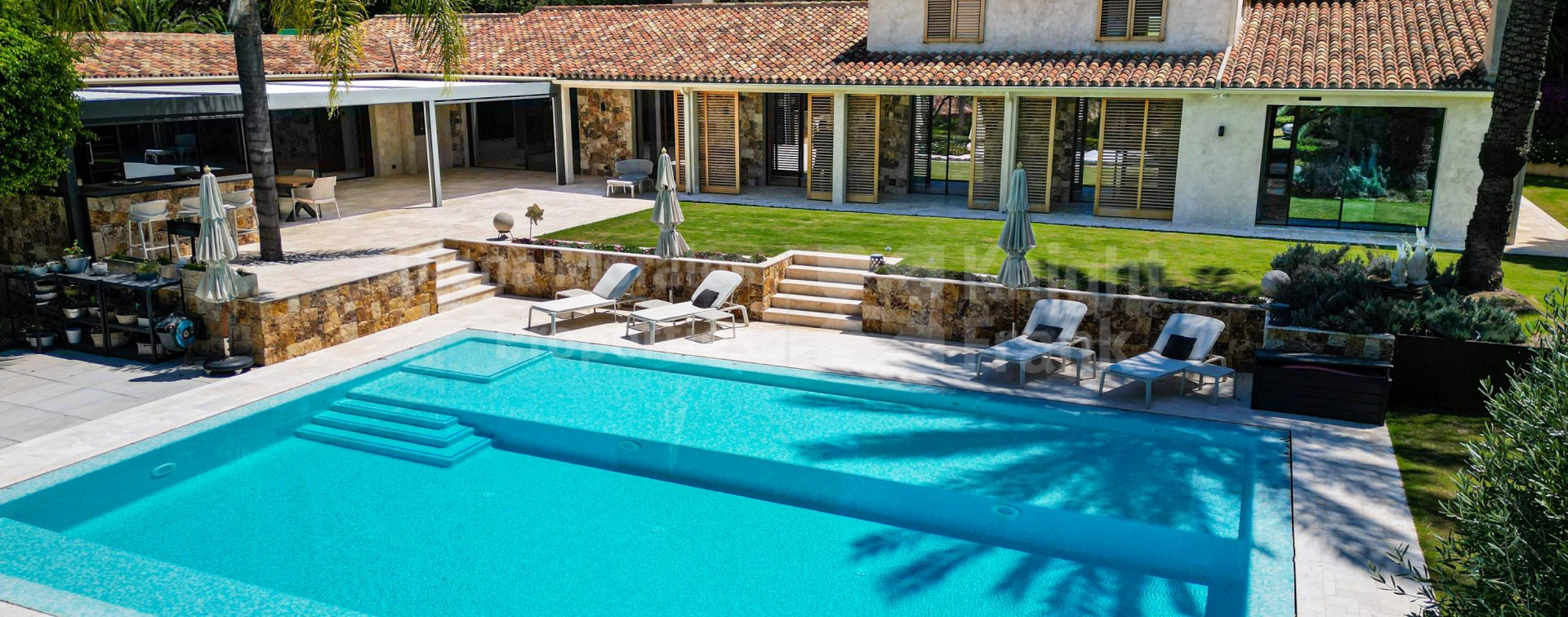 Rio Real, Modern villa with exceptional features