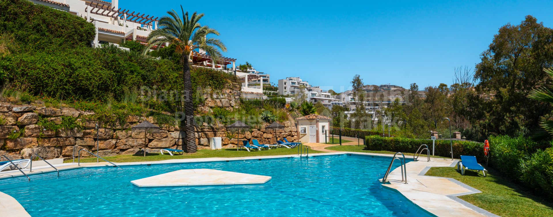 Palacetes Los Belvederes, Aura, refurbished flat with panoramic views in Nueva Andalucía