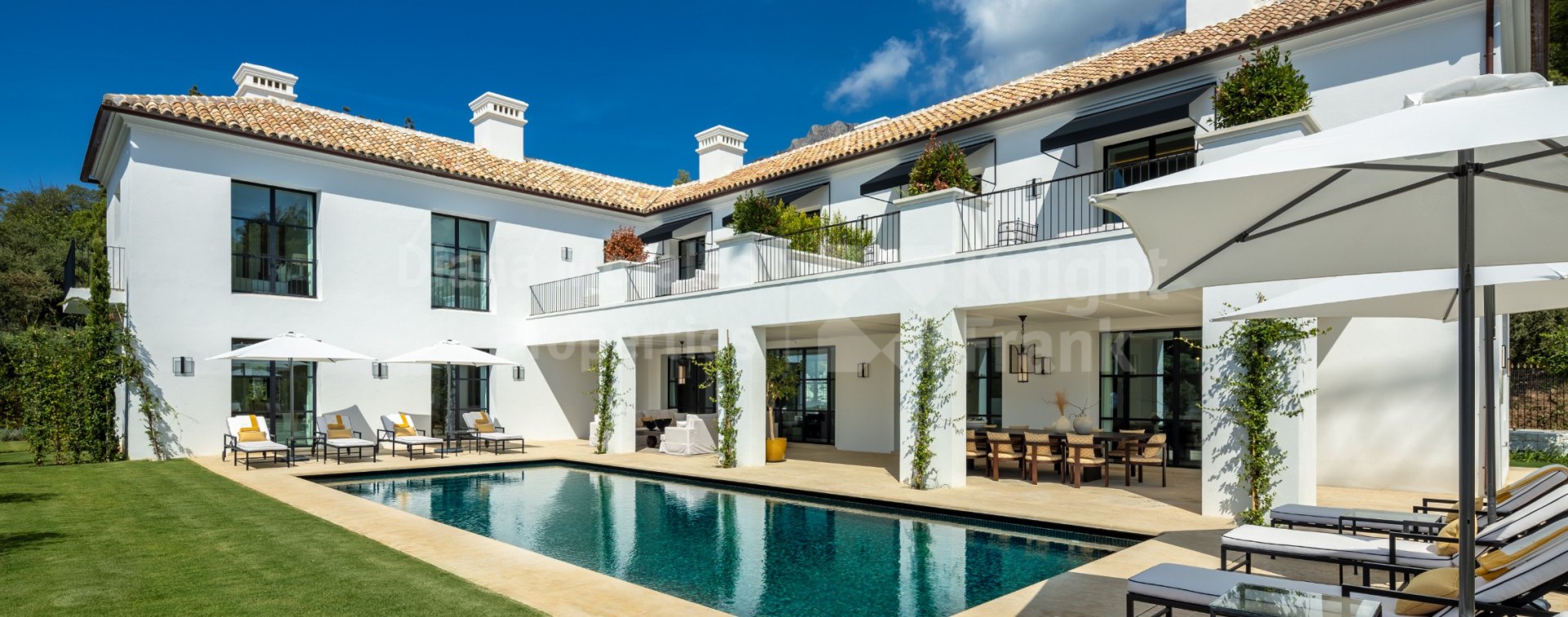 Casa Angélico, moderne Villa in einer doppelten Wohnanlage in Cascada de Camoján
