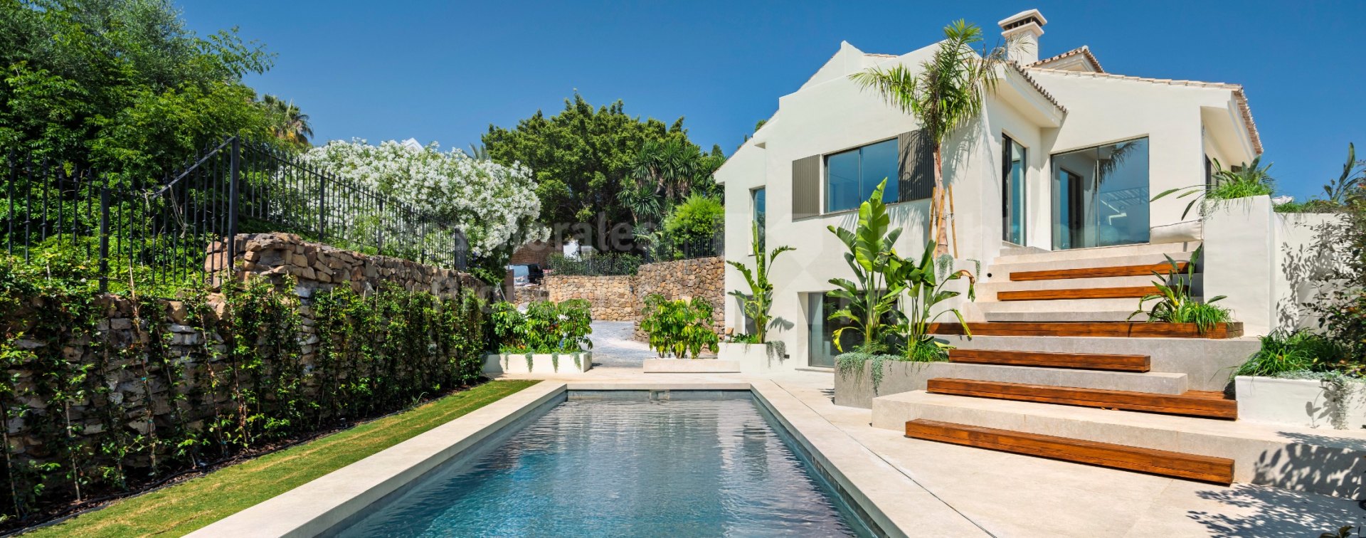 Haza del Conde, Contemporary villa with Balinese soul in Nueva Andalucía
