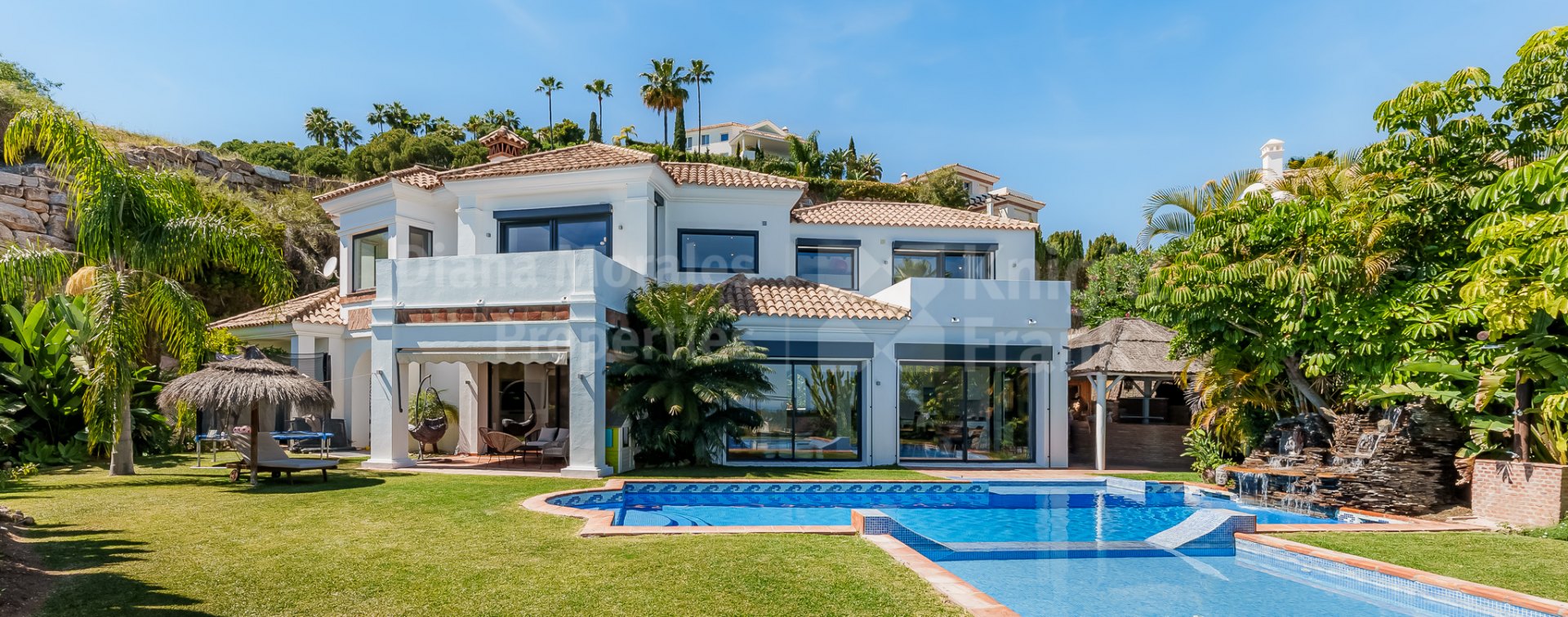 Puerto del Almendro, Villa de estilo moderno en venta en Los Almendros