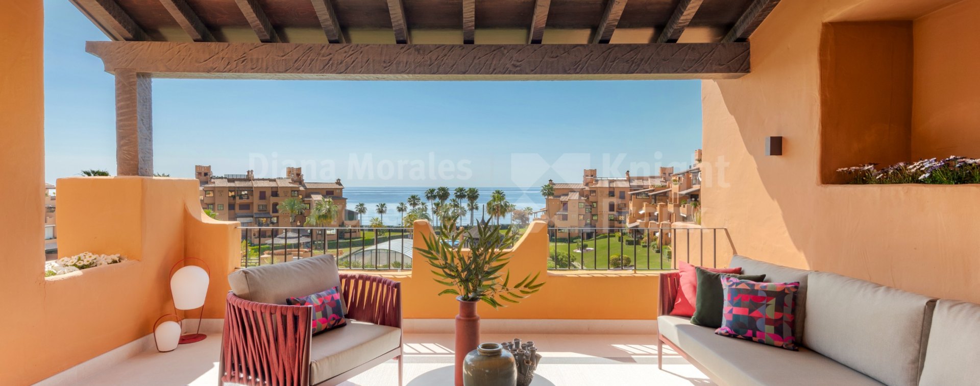 Los Granados del Mar, impressive apartment in a front line beach complex