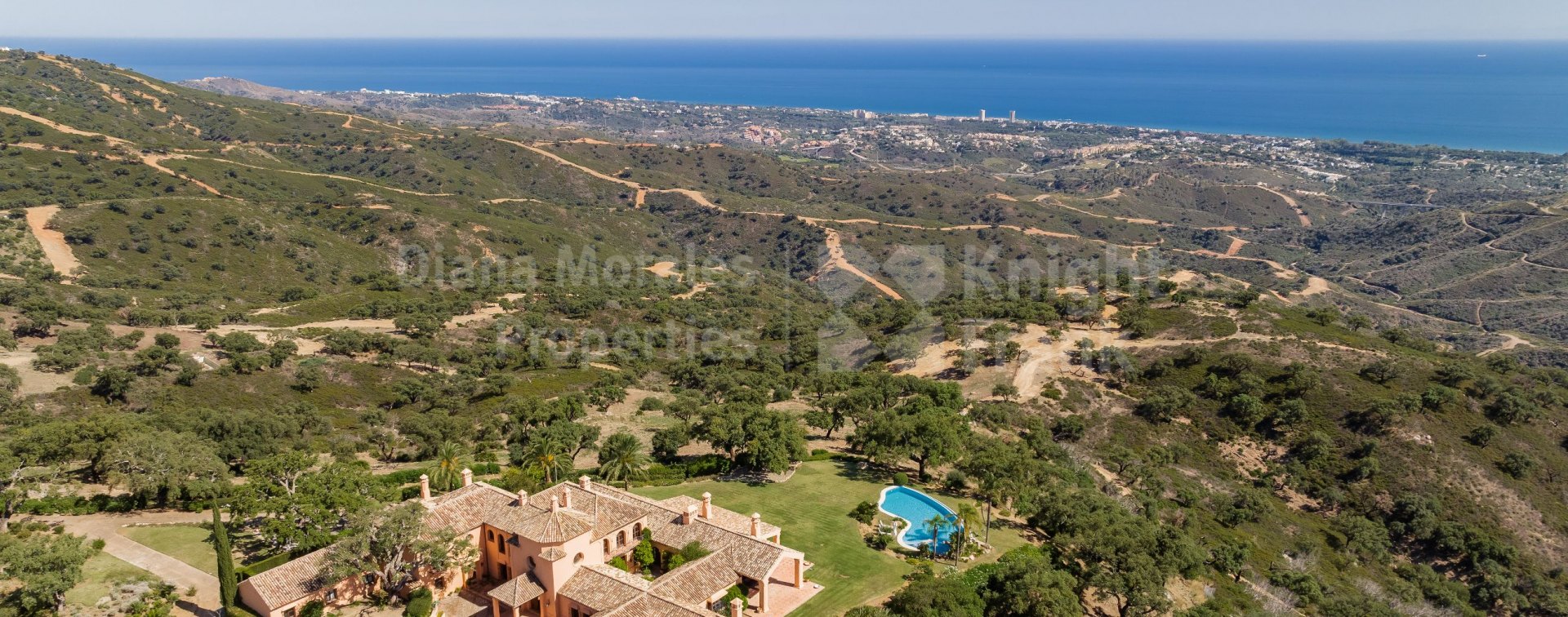 La Mairena, Classical style villa with breathtaking views on large plot