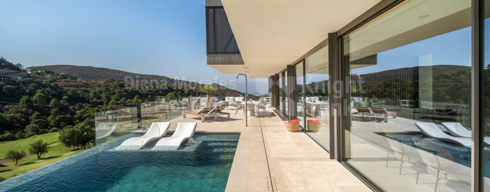 Marbella Club Golf Resort, Designer villa in gated community with security
