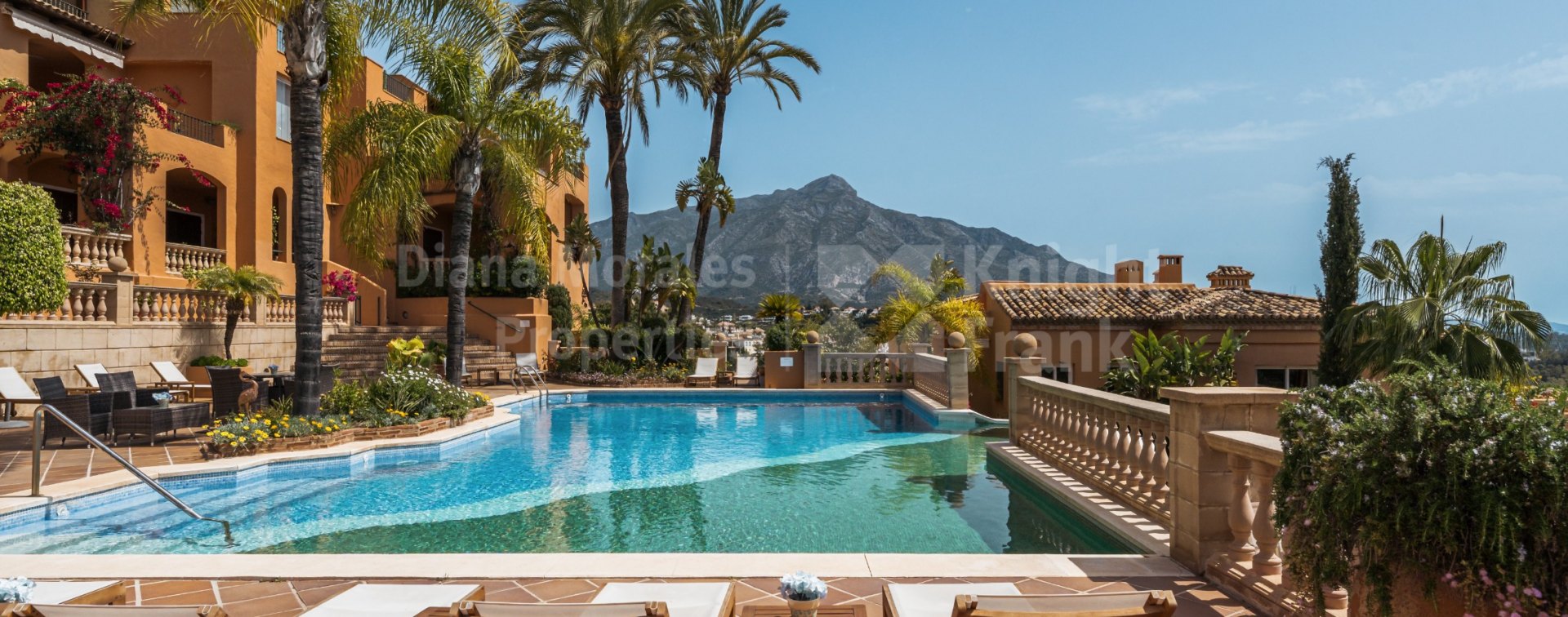 4-bedroom apartment with panoramic sea views in Les Belvederes, Nueva Andalucía