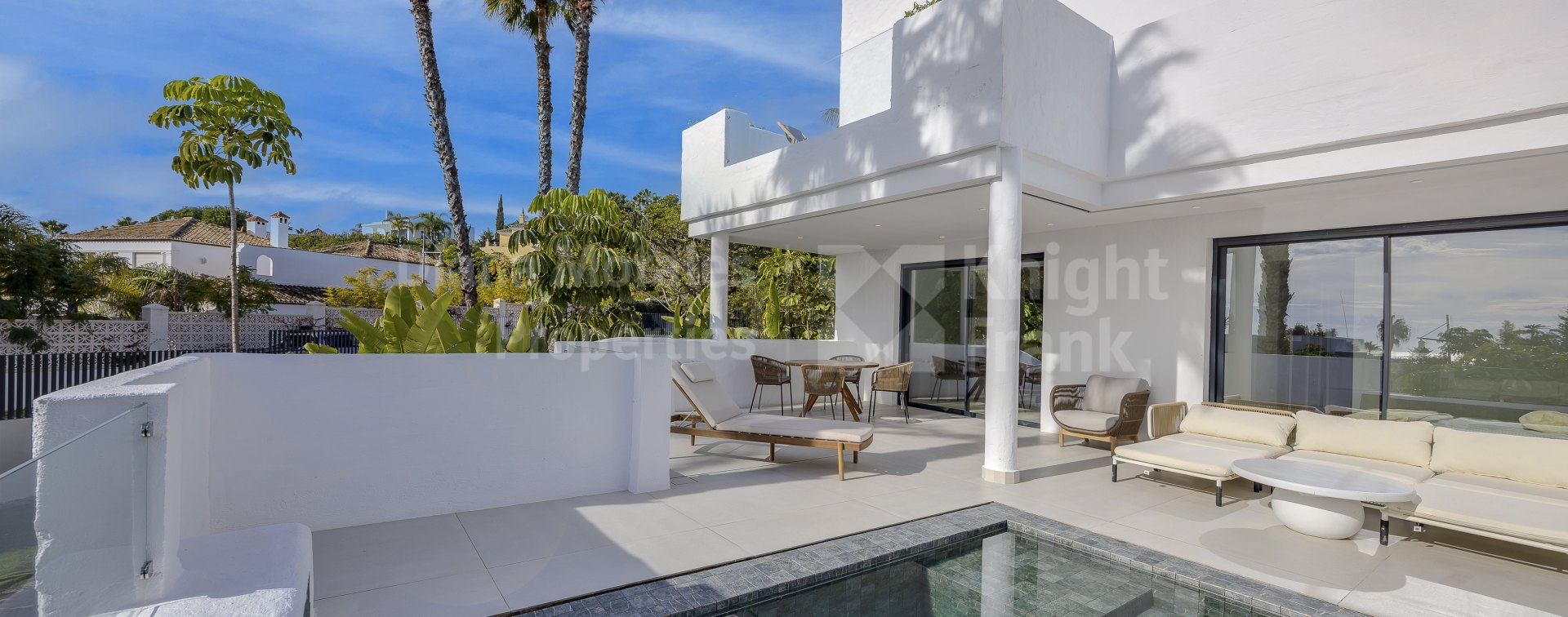 Convenient townhose in El Paraiso close to amenities and golf course