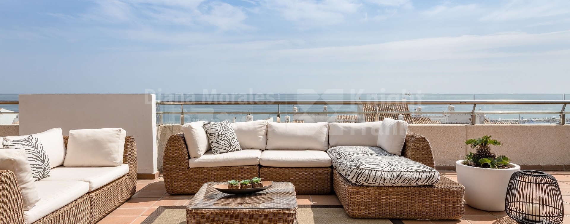Marina Banus, Penthouse de trois chambres avec vues panoramiques à Puerto Banús