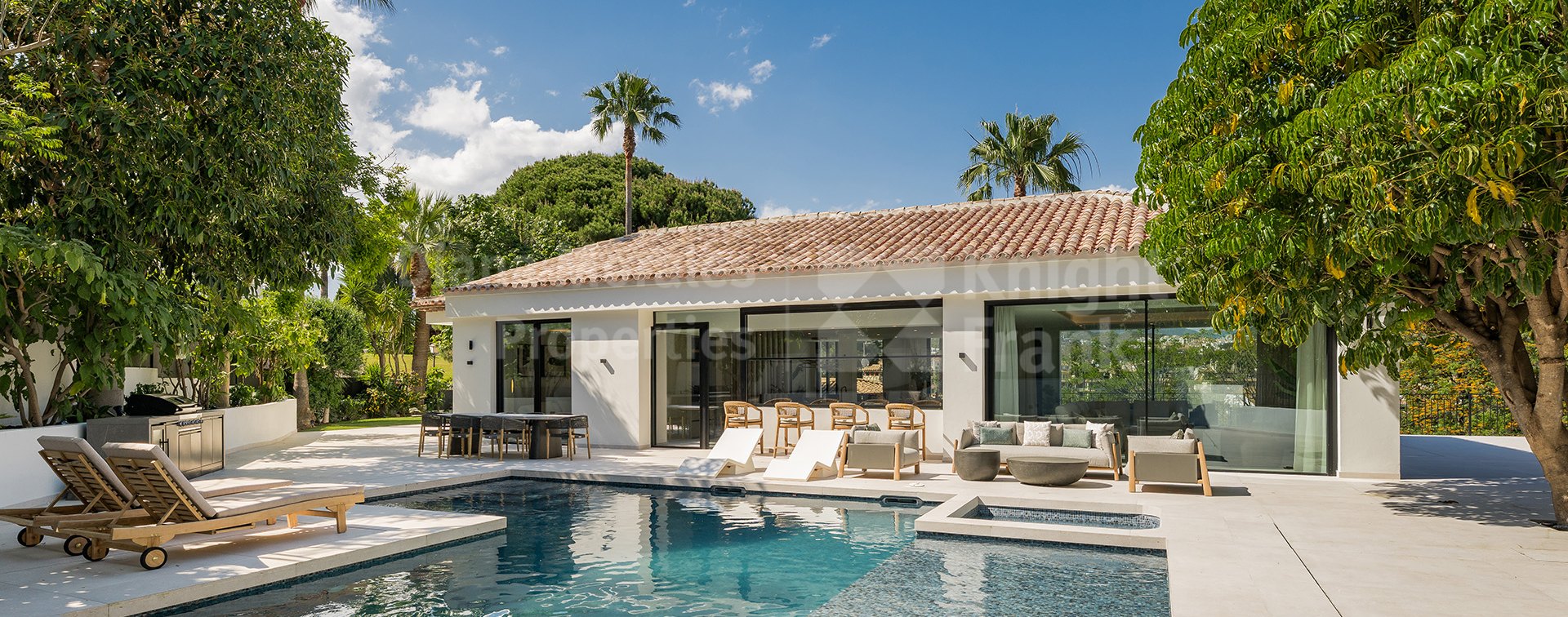 Las Brisas, Villa Vincci, villa andaluza totalmente renovada con vistas a La Concha y al golf