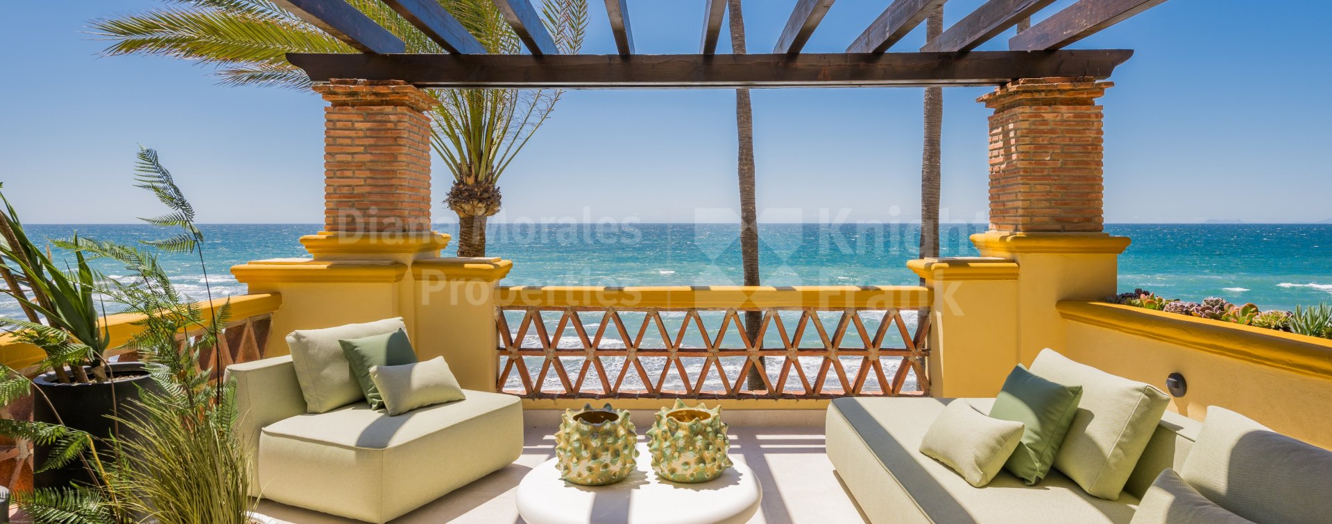 Rio Real 612, flat in beachfront complex