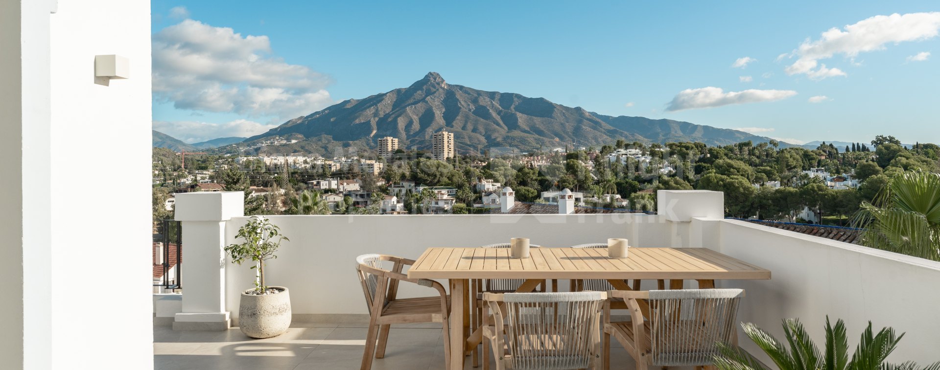 Las Lolas 16, stunning fully refurbished duplex penthouse with panoramic views