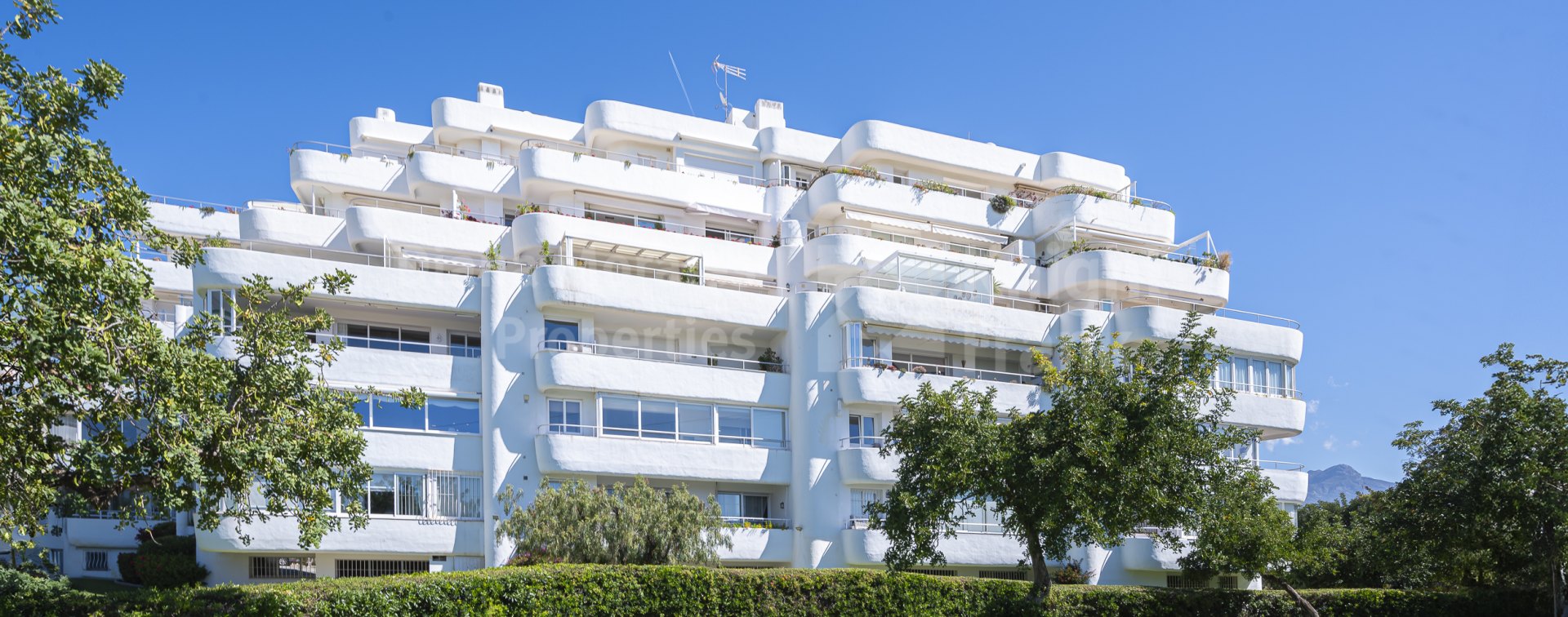 Guadalmina Alta, Drei-Zimmer-Wohnung mit Blick auf den Golfplatz in Ober-Guadalmina