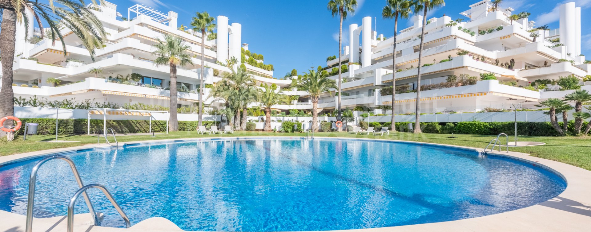 Las Terrazas de Las Lomas, Erdgeschosswohnung an der Goldenen Meile