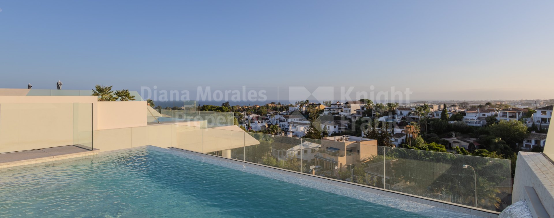 Celeste Marbella, Celeste 6, villa mitoyenne à Nueva Andalucia, proche de toutes les commodités