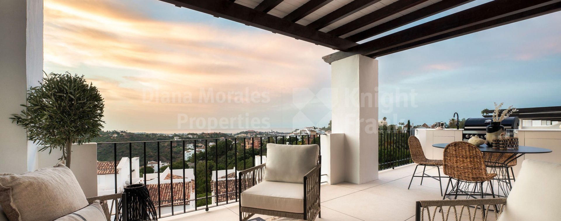 Maison Blanc, superbe penthouse à Los Altos de la Quinta