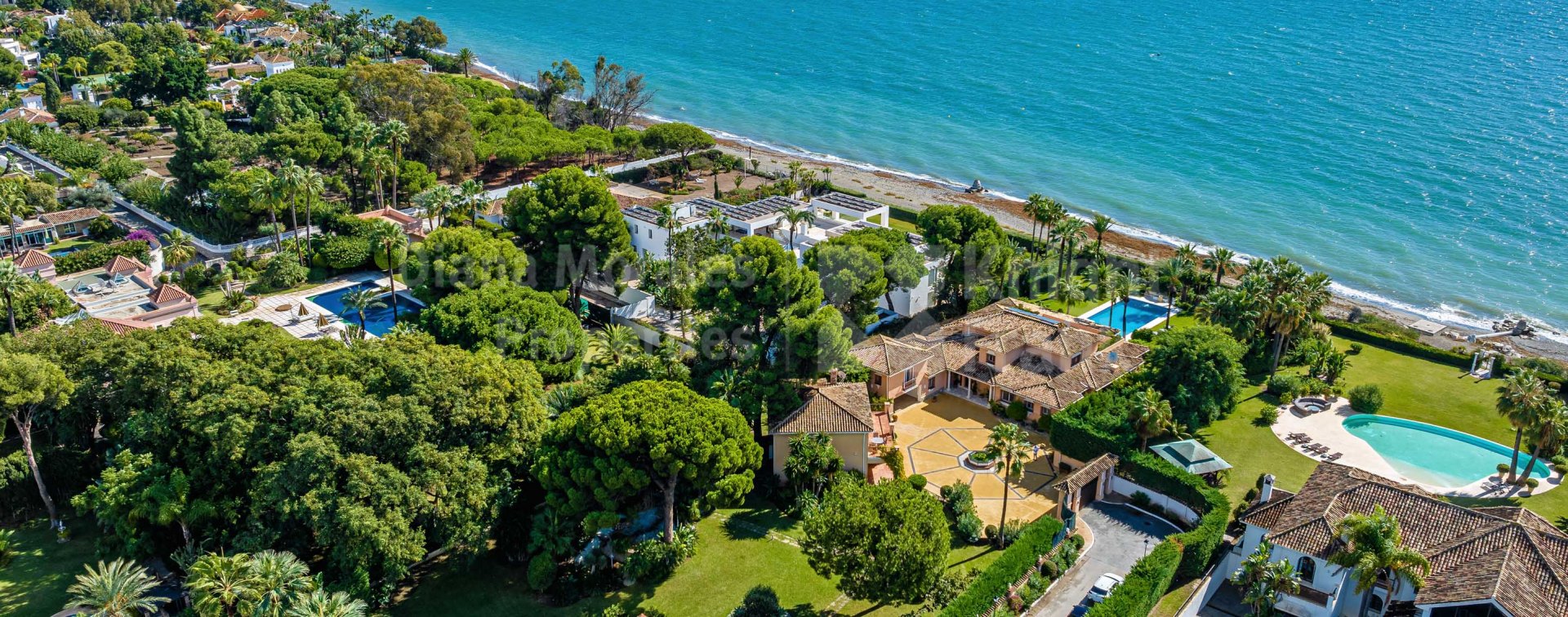 Gran villa frente al mar en El Paraiso Barronal
