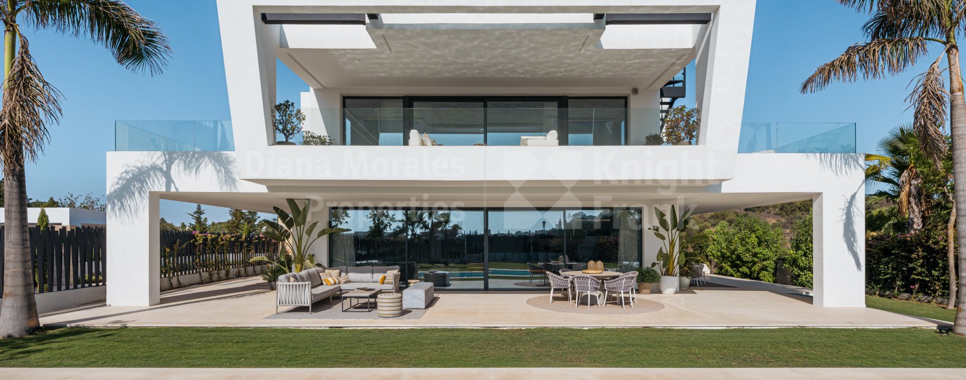 Marbella Milla de Oro, Casa Atria, villa contemporánea en tres plantas en Lomas del Virrey