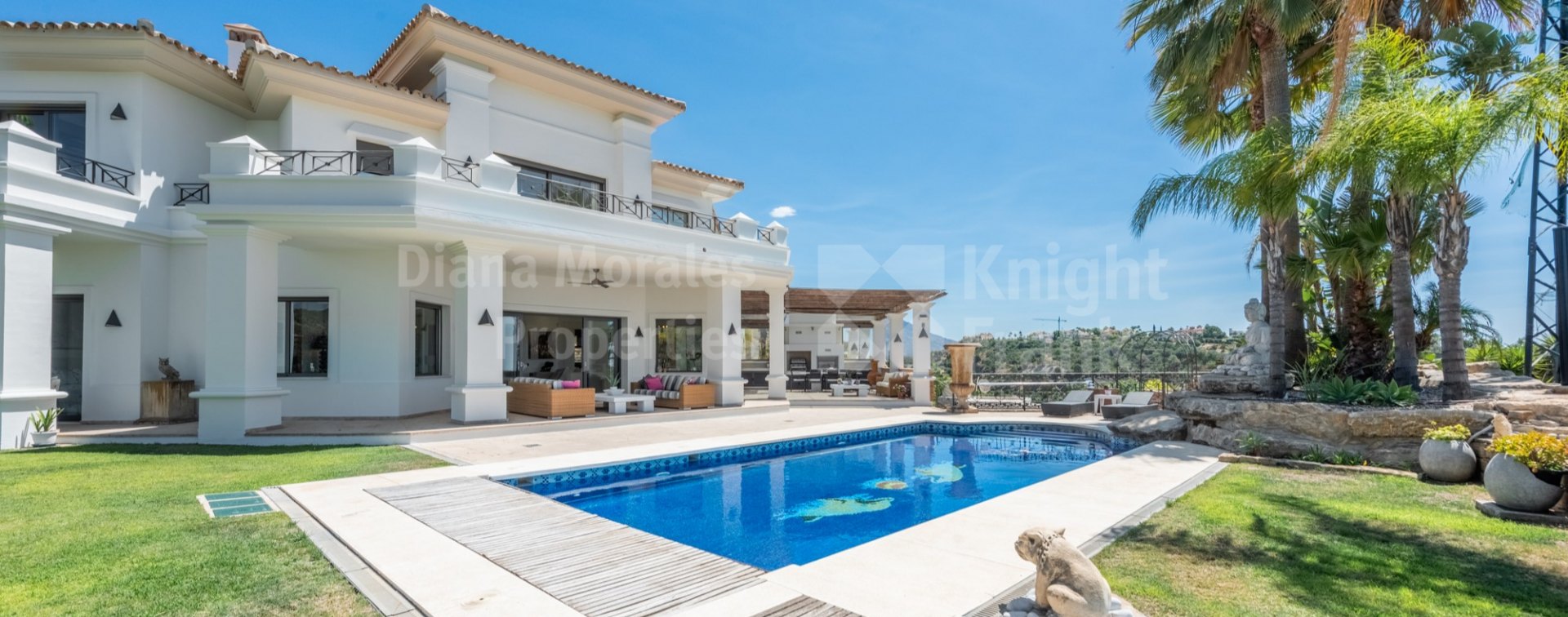 Great villa with panoramic and sea views in Los Arqueros