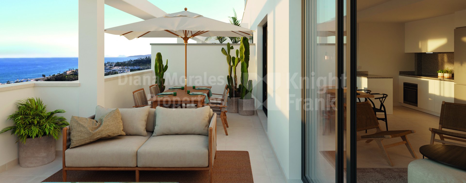 Bahia Dorada, 3 bedroom penthouse near the beach and golf courses in West Estepona