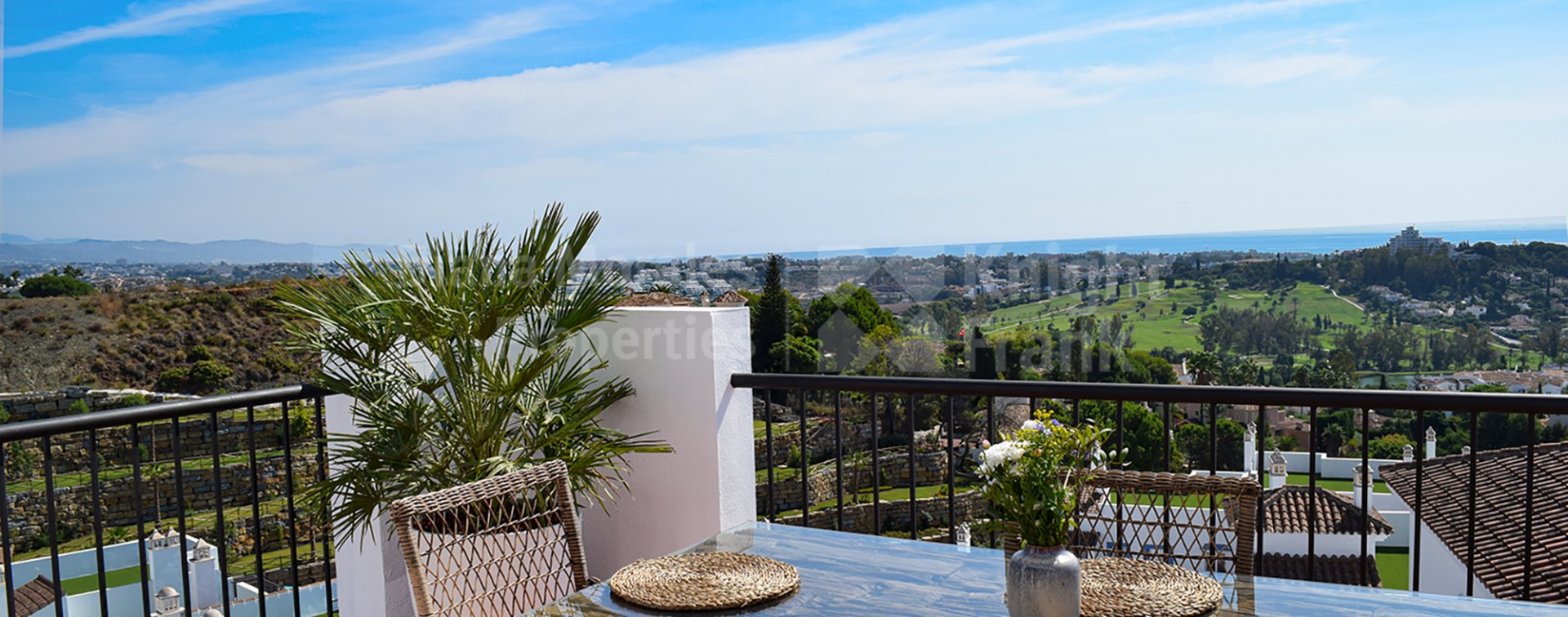 El Paraiso, Two-bedroom penthouse with solarium in gated community with amenities