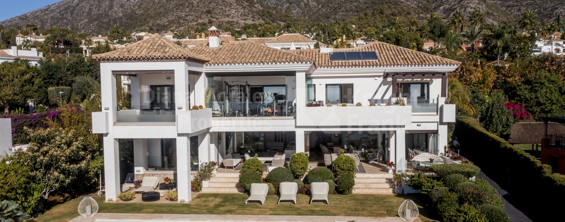 Luxury villa in Sierra Blanca for sale