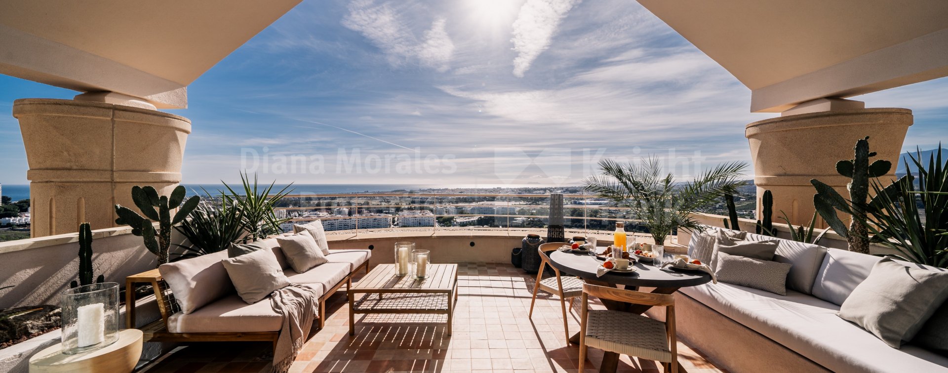 Magna Marbella, Двухуровневый пентхаус скандинавского дизайна с панорамным видом в Долине гольфа