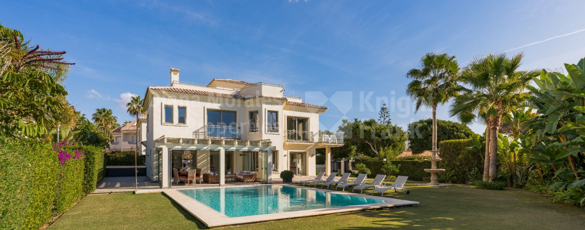 Las Chapas, Villa Arenal: Frontline beach Luxury Villa in Marbella