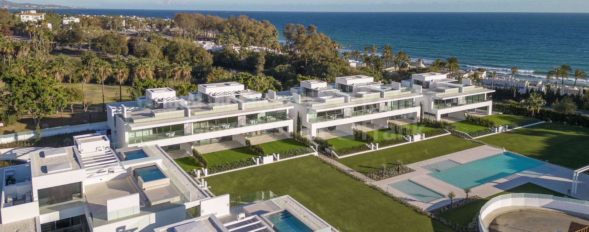 Vilas 12, Ultra modern luxury semi-detached house in Marbella's Golden Mile