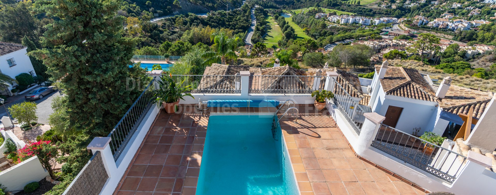 Enchanting three-bedroom townhouse with swimming pool in La Heredia