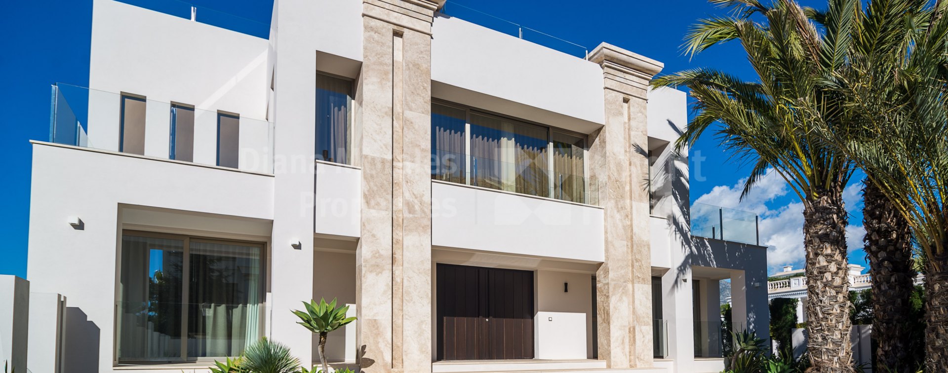 Marbella Golden Mile, Newly built contemporary villa within walking distance to the beach