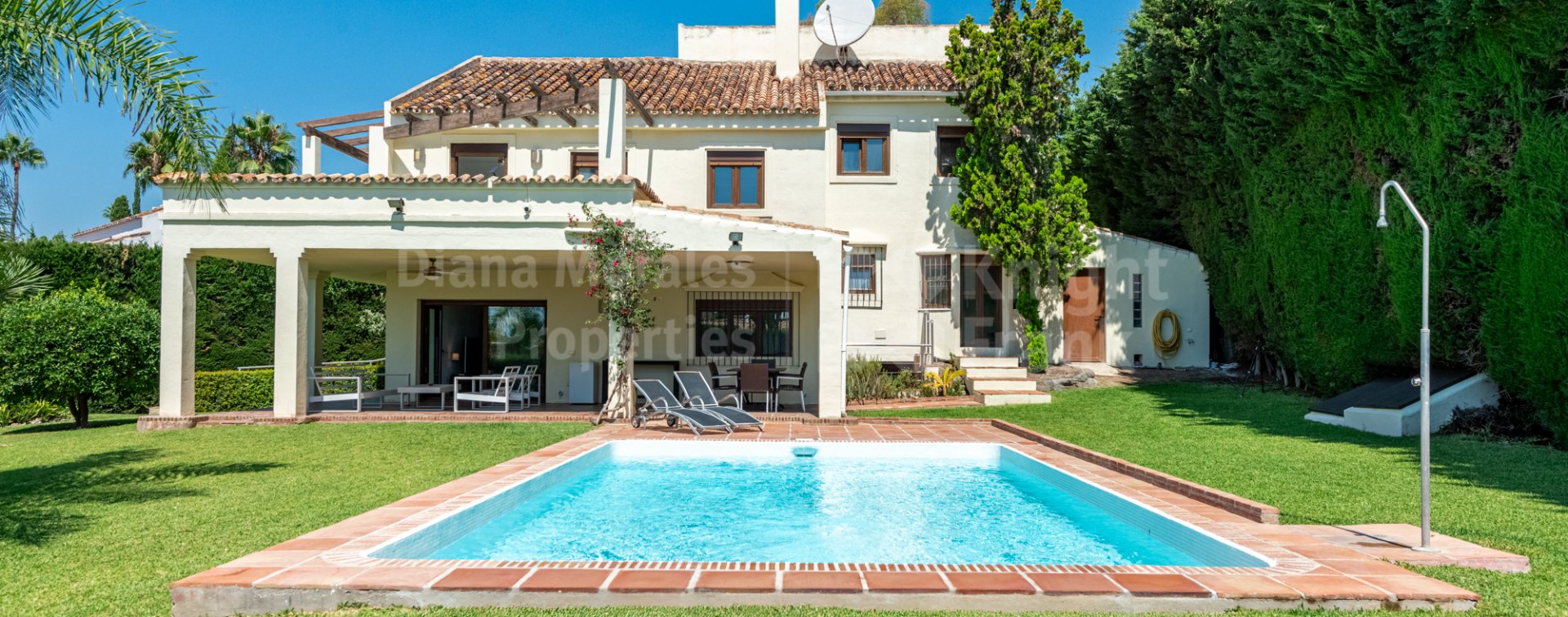 Villa avec vue sur la mer à vendre à Nueva Andalucía