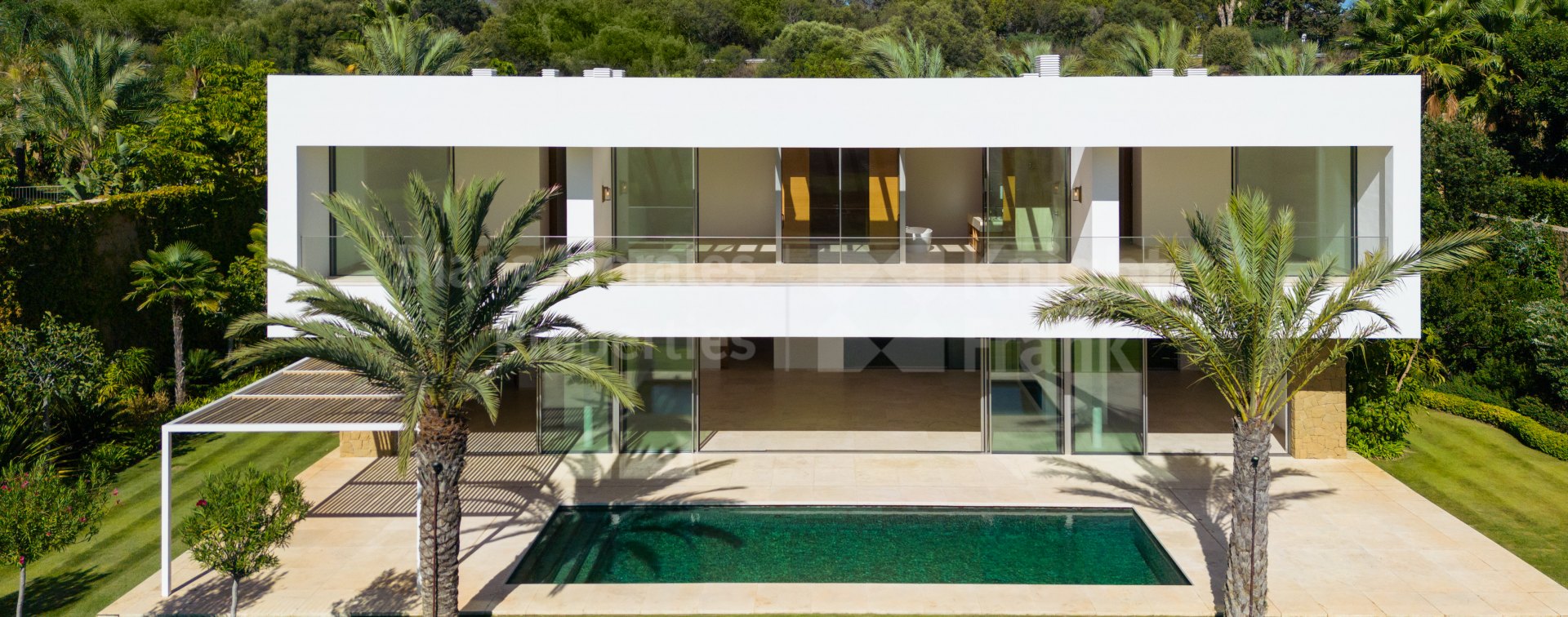 Villa de estilo moderno frente al campo de golf en Finca Cortesin